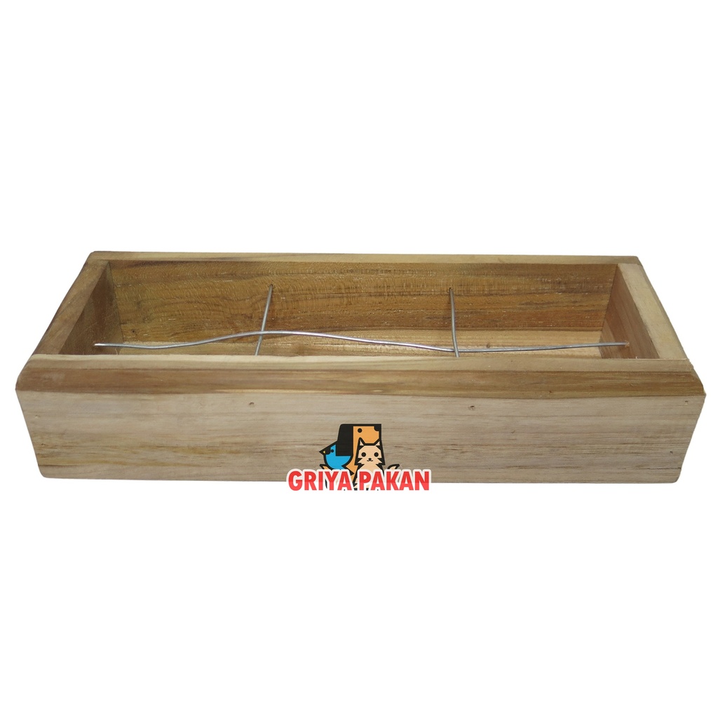 Kotak Pakan Kayu Besar