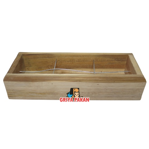 Kotak Pakan Kayu Tanggung